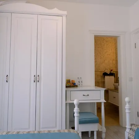 Demir Alacati * Çeşme