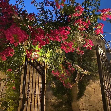 Demir Alacati Çeşme
