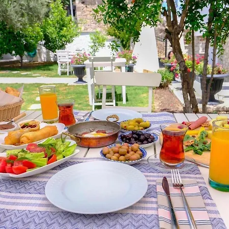 Demir Alacati * Çeşme