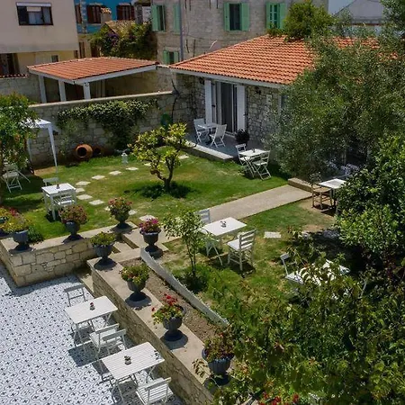 Demir Alacati * Çeşme