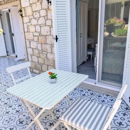 Demir Alacati Çeşme